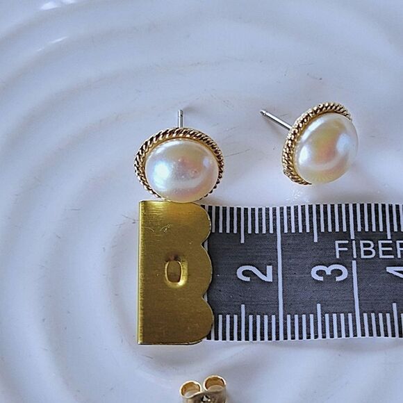Vtg faux pearl gold tone button studs - Picture 7 of 8